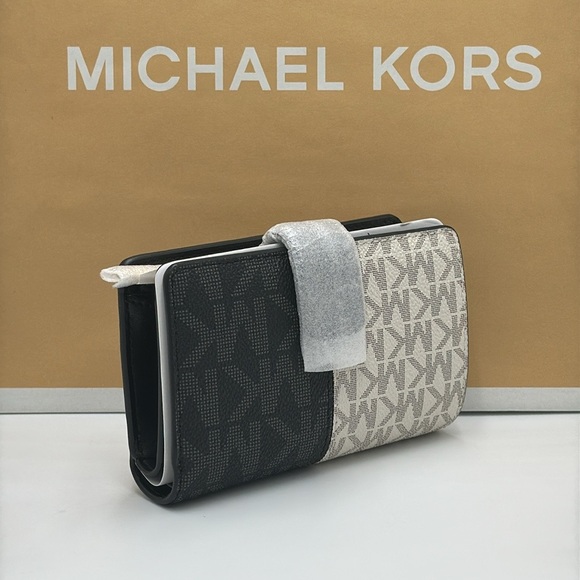 Michael Kors Jet Set Medium Two-Tone
Logo Wallet
Wallet
Color: Black Multi - Picture 2 of 12